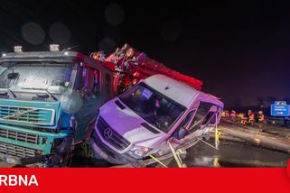 Kamion, který zapříčinil včerejší tragickou nehodu u Ostravy, byl přetížený